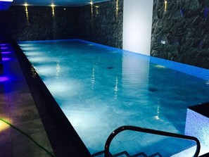 屋内プール、温水プール