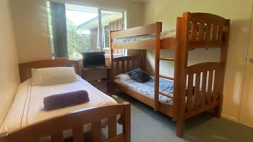 4 bedrooms, iron/ironing board, free WiFi, bed sheets