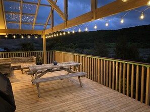 Outdoor dining - Birdsong, bush walks, biking and boating! (Waikawa Bay)