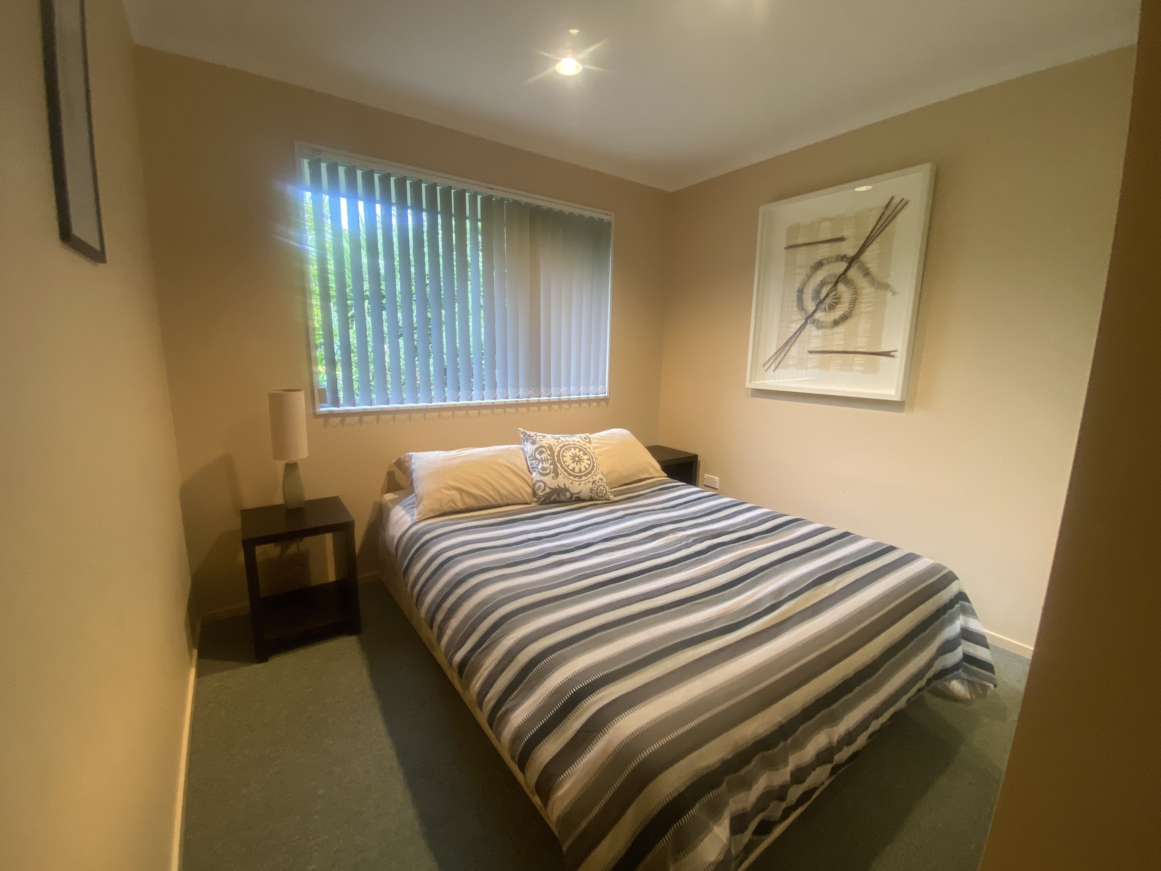 4 makuuhuonetta, silitysrauta/-lauta, ilmainen Wi-Fi, vuodevaatteet