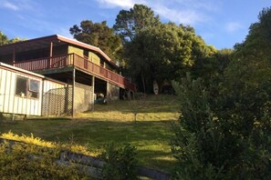 Property grounds - The Log cabin resort (Hatfields Beach)