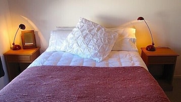 2 bedrooms, iron/ironing board, bed sheets