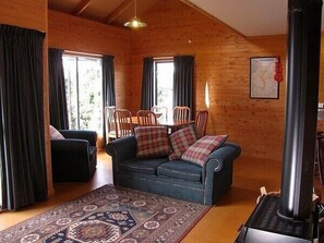 TV - Arawa Escape - Ohakune Holiday Home (Ohakune)