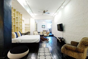 3 bedrooms, desk, iron/ironing board, WiFi