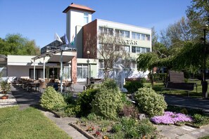 Exterior - Komfort Hotel Platán (Harkany)