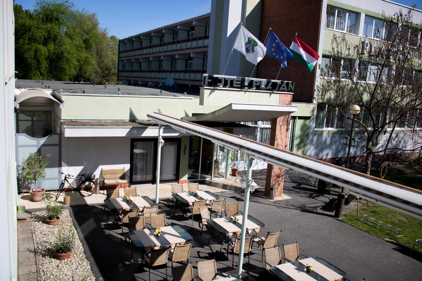 Economy Twin Room | Courtyard view