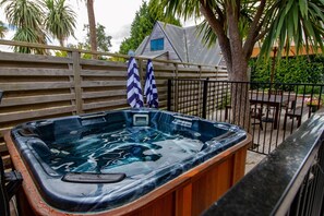 Bain à remous extérieur