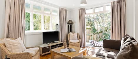 Smart-TV, Kamin, DVD-Player, Videothek
