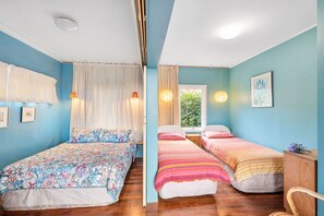 4 bedrooms, iron/ironing board, WiFi, bed sheets