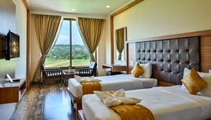 Premium bedding, in-room safe, desk, soundproofing - Hotel Laxmi Empire (Margao)