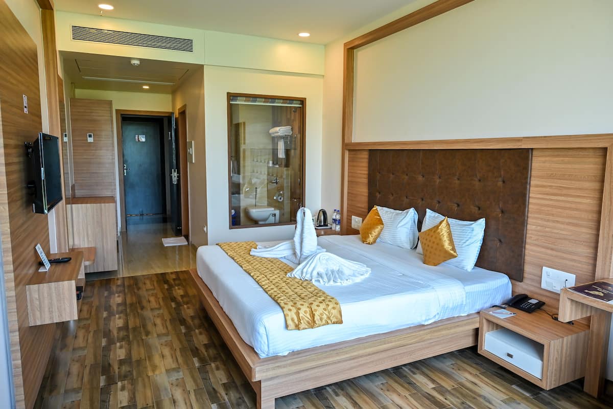 Premium bedding, in-room safe, desk, soundproofing