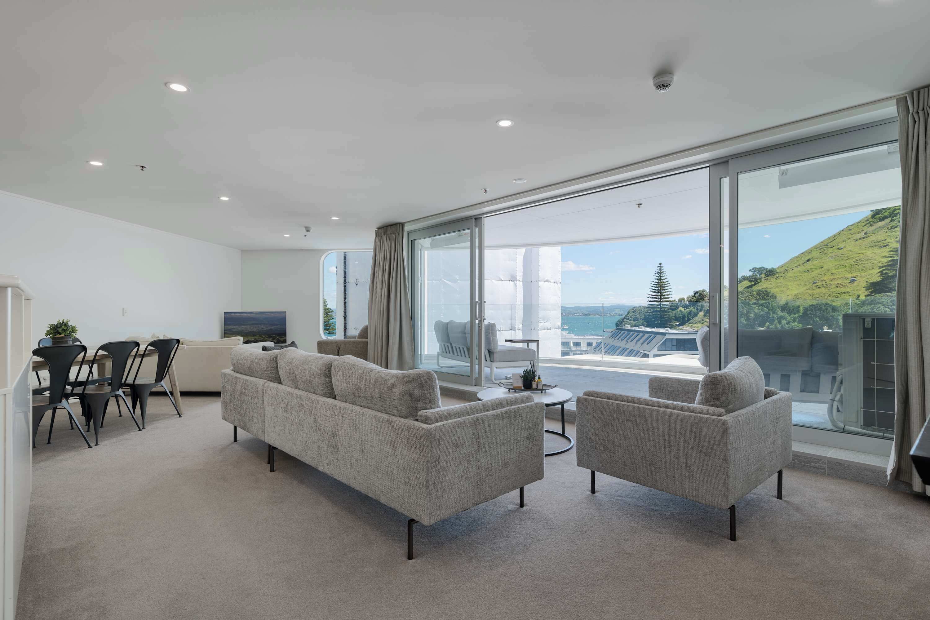 Oceanside Belle Beachfront Apartment Mt Maunganui - Mount Maunganui