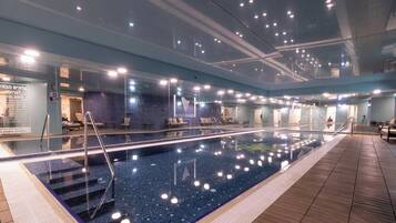 Indendørs pool