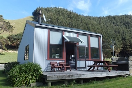 Extérieur. Cottage historique de l'ancienne école de Whaler