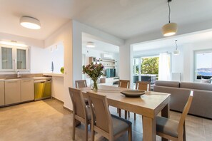 Vila, 3 quartos | Opções para refeição no quarto