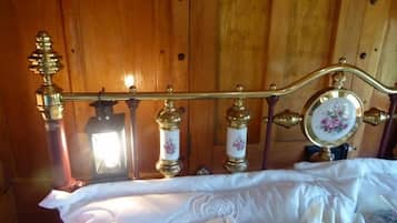 2 bedrooms, iron/ironing board, travel crib, free WiFi