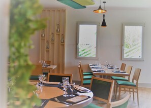 Lunch and dinner served, Regional cuisine - Kyriad Direct Auxerre Appoigny (Appoigny)