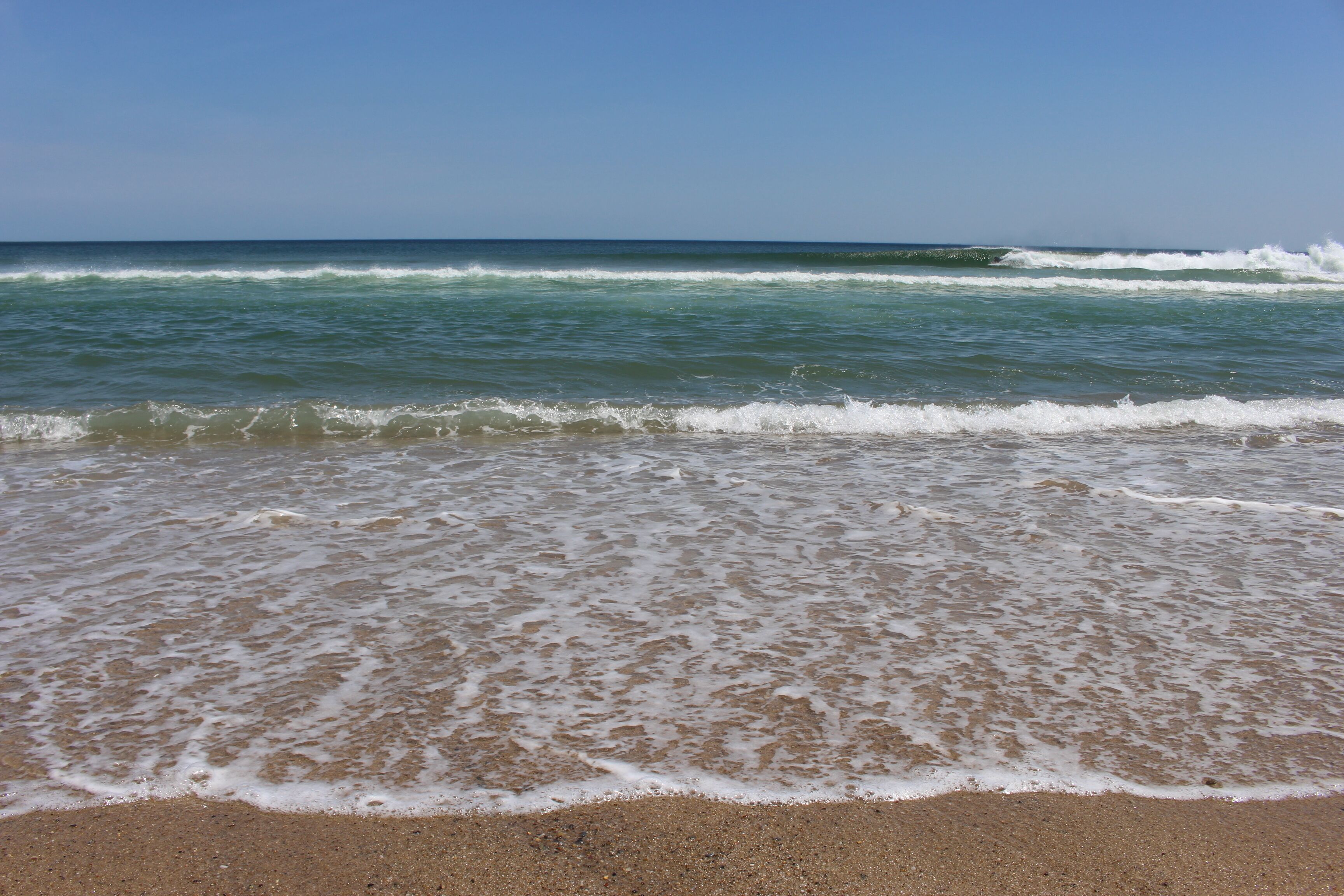 Plage à proximité, chaises longues, serviettes de plage