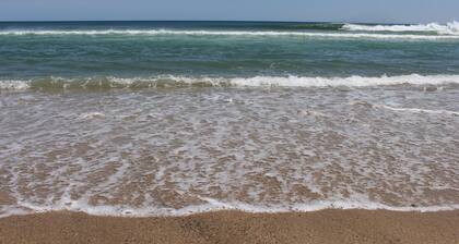 SPACIOUS & PRIVATE 6 BEDRM HOME CLOSE TO THE OCEAN & BIKE PATH!