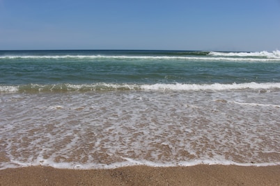 SPACIOUS & PRIVATE 6 BEDRM HOME CLOSE TO THE OCEAN & BIKE PATH!