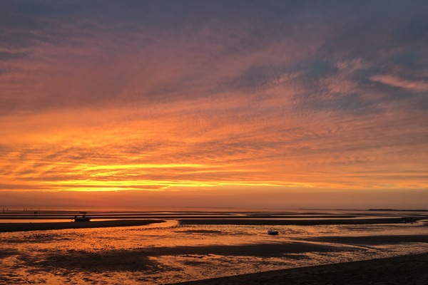 Nära stranden, solstolar och strandhanddukar