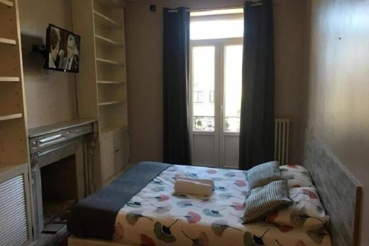 Chambre Double Classique, salle de bains commune | 1 chambre, bureau, Wi-Fi gratuit, draps fournis