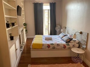 1 bedroom, desk, free WiFi, bed sheets - Kasa Reina (San Sebastián)