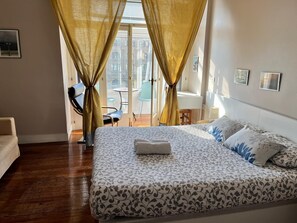 Standard-Doppelzimmer | 1 Schlafzimmer, Schreibtisch, kostenloses WLAN, Bettwäsche