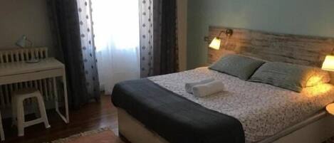 1 bedroom, desk, free WiFi, bed sheets