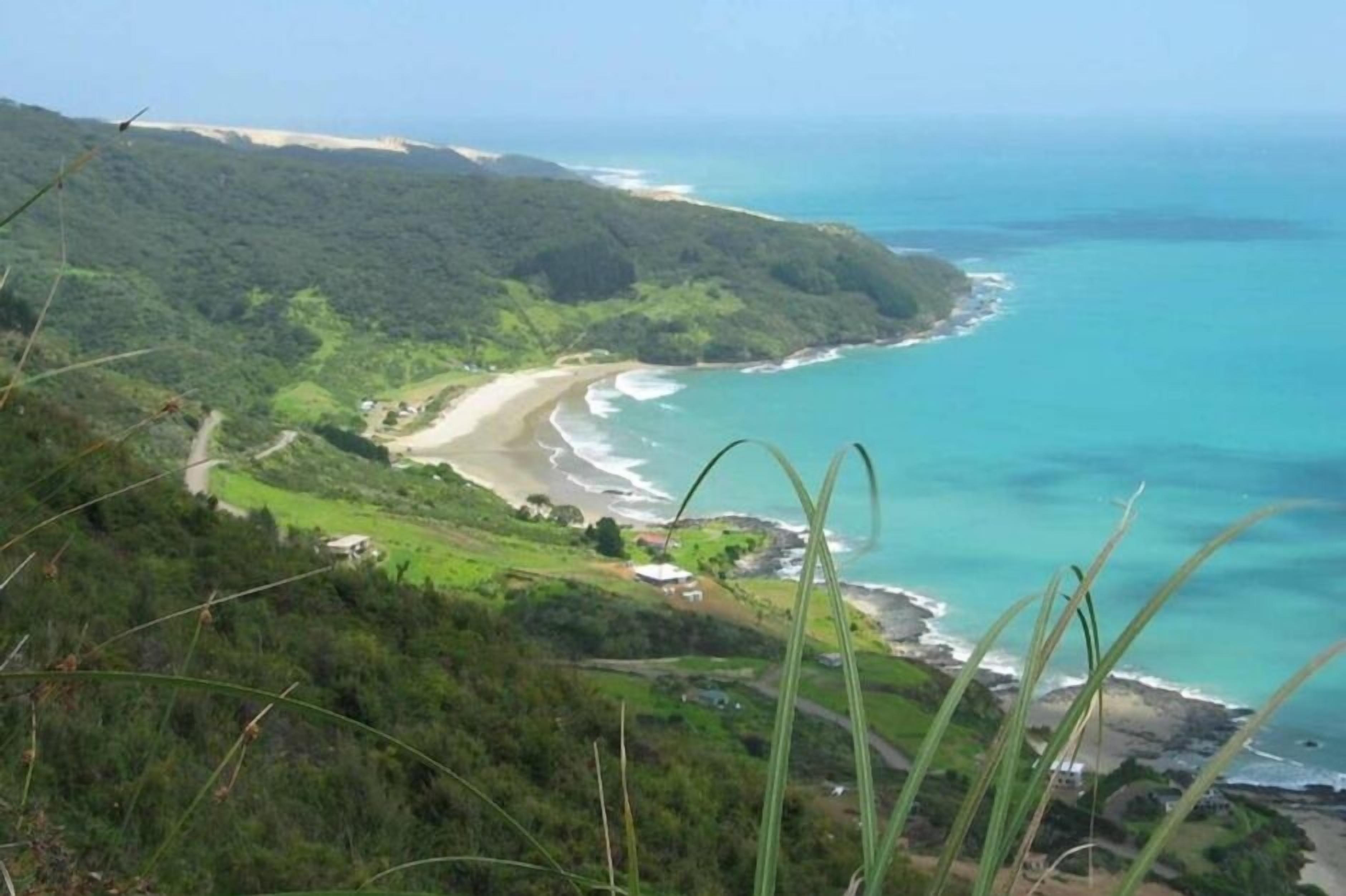 Ahipara andamp; Shipwreck Bay 40 mins away