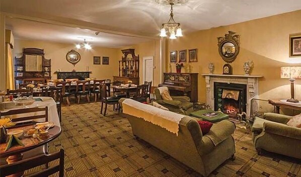 Lobby lounge - Meath Arms Country Inn (Aughrim)