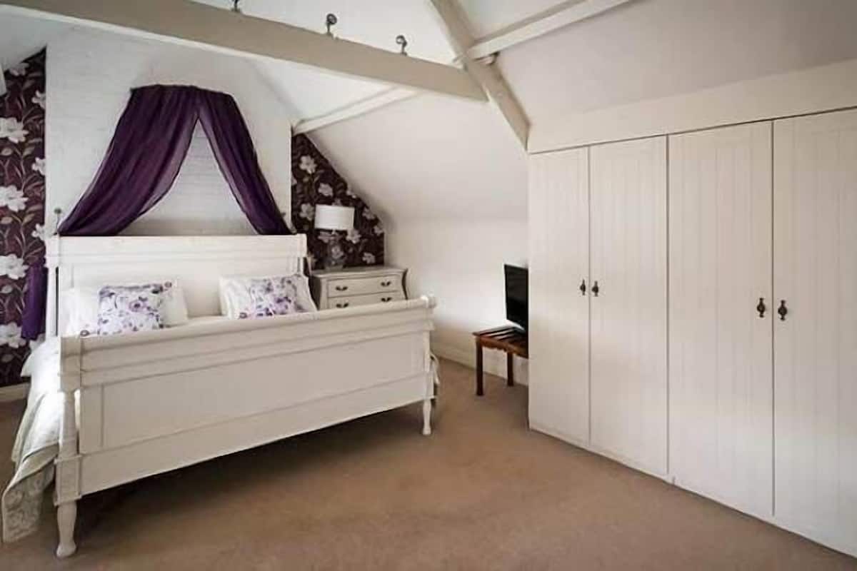Superior Double Room | Free WiFi, bed sheets