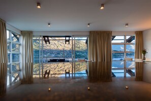 Lobby - Marina 2 Bdrm Apartment with Views (Frankton)