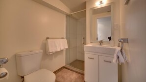 A bathroom with a toilet, sink, and shower. - Fantastic Cuba apartment (Wellington CBD)