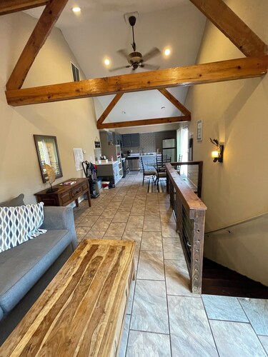 River cabin w access.  close to town.  35 foot deck