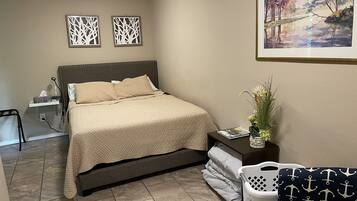 1 bedroom, iron/ironing board, free WiFi, bed sheets