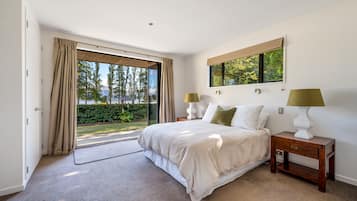 4 bedrooms, iron/ironing board, travel cot, free WiFi