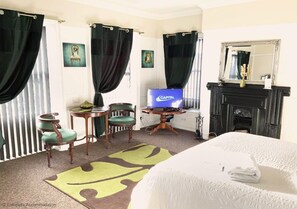 2 bedrooms, iron/ironing board, travel cot, Internet