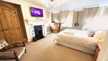 2 bedrooms, iron/ironing board, travel cot, Internet