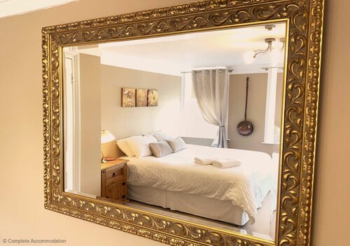 Georgian Apartment - 2 double bedrooms sleeping 4