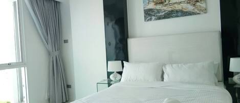 In-room safe, internet, bed sheets