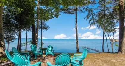 Entspannen Sie sich und tanken Sie neue Energie in der Grand Traverse Bay in Blue Calm