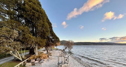 Tranquil Retreat with Breathtaking Lake Views: Renowed for Trout Fishing