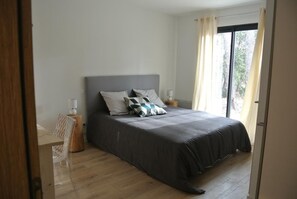 1 bedroom, desk, laptop workspace, blackout drapes - Villa Carpe Diem (Lorgues)