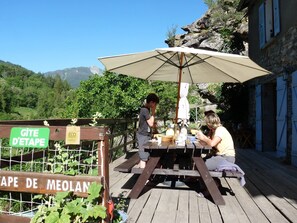 Desayuno continental (EUR 7 por persona)