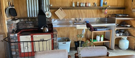 Fridge, oven, stovetop, electric kettle