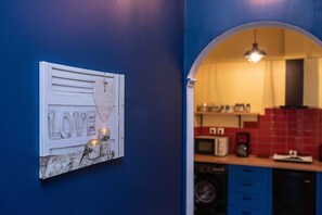 Interior - Tiny Luxury at ATTIKI METRO (ΑΜΑ: 35651) (Athina)