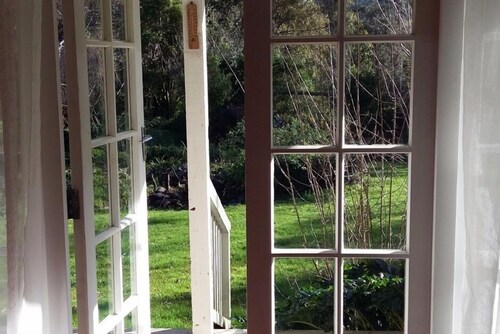 Private and Peaceful Kingfisher Paradise Cottage