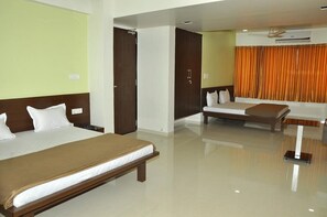 Interior entrance - Hotel Shiva's Inn (Trimbak)