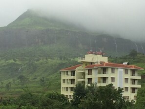 إطلالة على الجبل